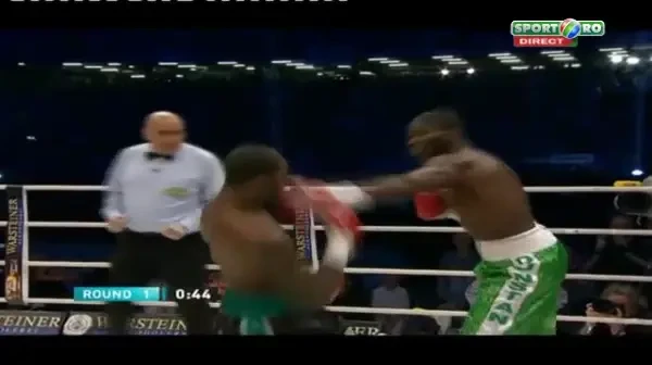 VIDEO! I-a zburat proteza din gura: Nu a mai stiut pe ce lume traieste dupa pumnul asta! Faza care i-a lasat masca pe Haye si Klitschko