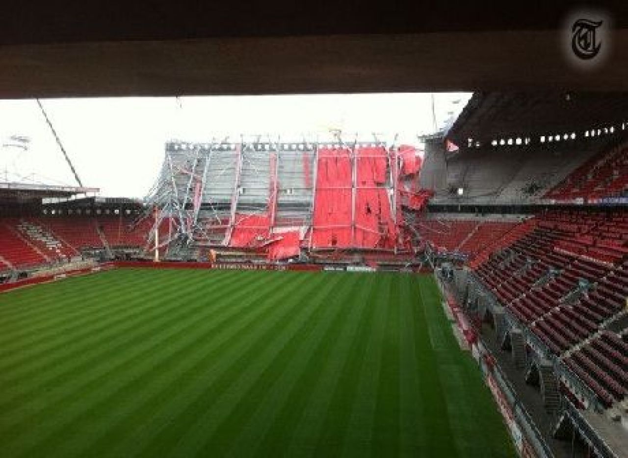 VIDEO! Primul bilant al dezastrului de pe stadionul lui Twente: 14 raniti si cel putin 1 MORT!_2