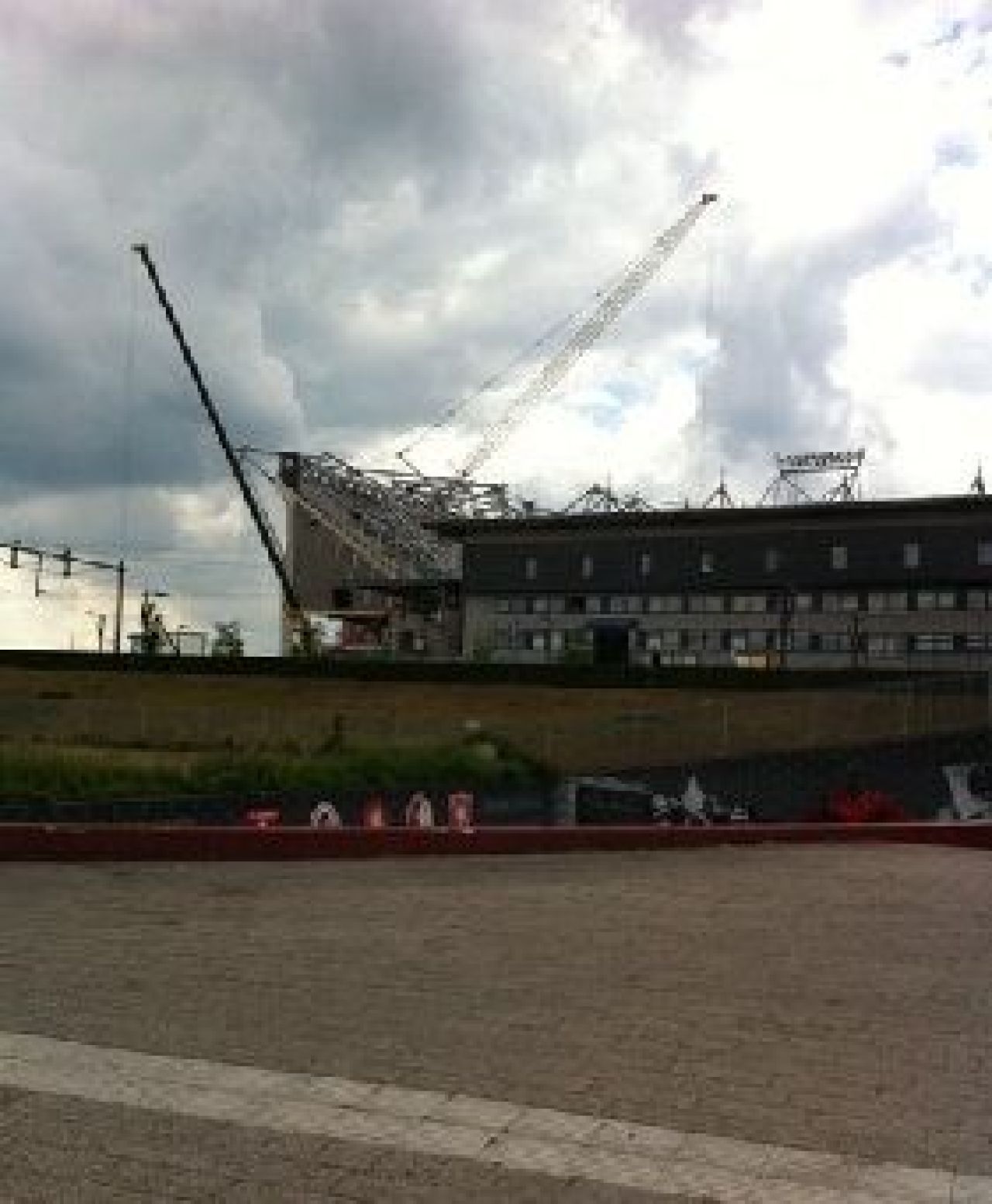 VIDEO! Primul bilant al dezastrului de pe stadionul lui Twente: 14 raniti si cel putin 1 MORT!_3