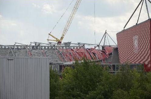 VIDEO! Primul bilant al dezastrului de pe stadionul lui Twente: 14 raniti si cel putin 1 MORT!_10