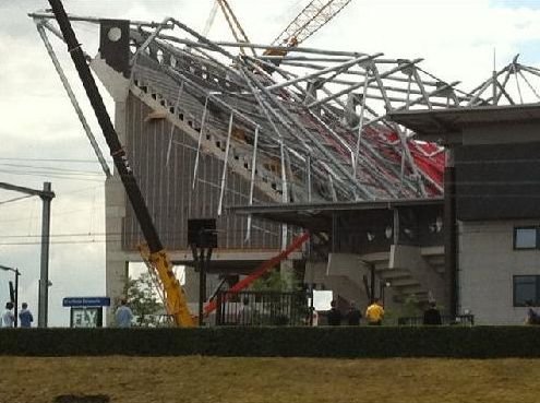 VIDEO! Primul bilant al dezastrului de pe stadionul lui Twente: 14 raniti si cel putin 1 MORT!_9