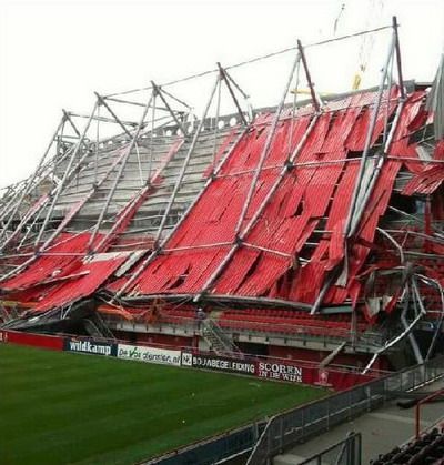 VIDEO! Primul bilant al dezastrului de pe stadionul lui Twente: 14 raniti si cel putin 1 MORT!_14
