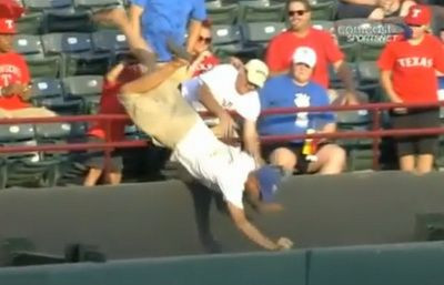 VIDEO HORROR! Tragedie in baseball! Un fan a murit incercand sa prinda o minge chiar sub ochii fostului Presedinte al Americii!