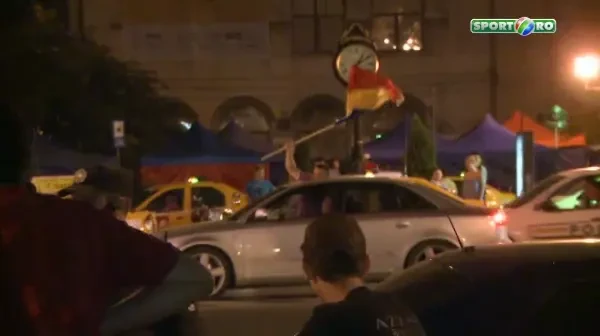 IMAGINI DE SENZATIE: El chiar merita sa fie aclamat de pe capota masinii! Cum a petrecut Bute la Universitate: