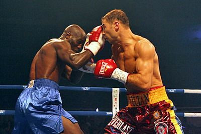 Site-urile de box lauda succesul lui Bute! Vezi ce TITLURI au dat dupa KO-ul zdrobitor suferit de Mendy: