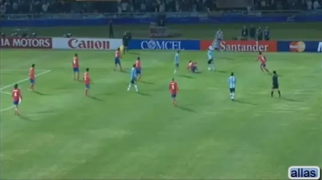 Messi stie KARATE! Cum si-a deposedat adversarul: