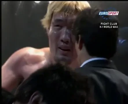 VIDEO!&nbsp;Cea mai tare lovitura de pumn din istorie!&nbsp;Vezi cum ii face capul dupa IMPACT: