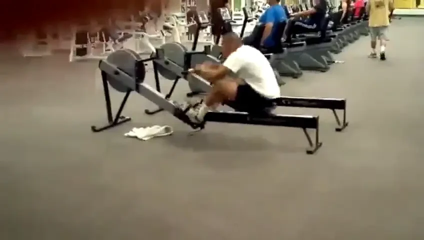 LIKE-ul zilei: Ce se intampla cand folosesti fundul, nu capul, in sala de forta: