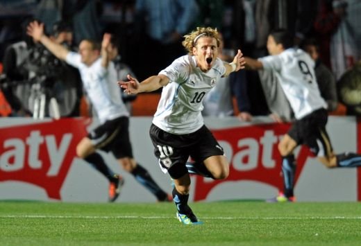 Messi, BLESTEMAT sa nu castige trofee cu nationala! Argentina, ELIMINATA de la Copa America de Uruguay-ul lui Forlan si Suarez!