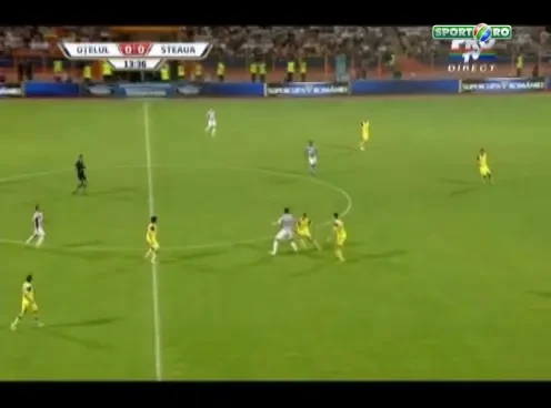 Bus deschide scorul cu un sut superb din afara careului.