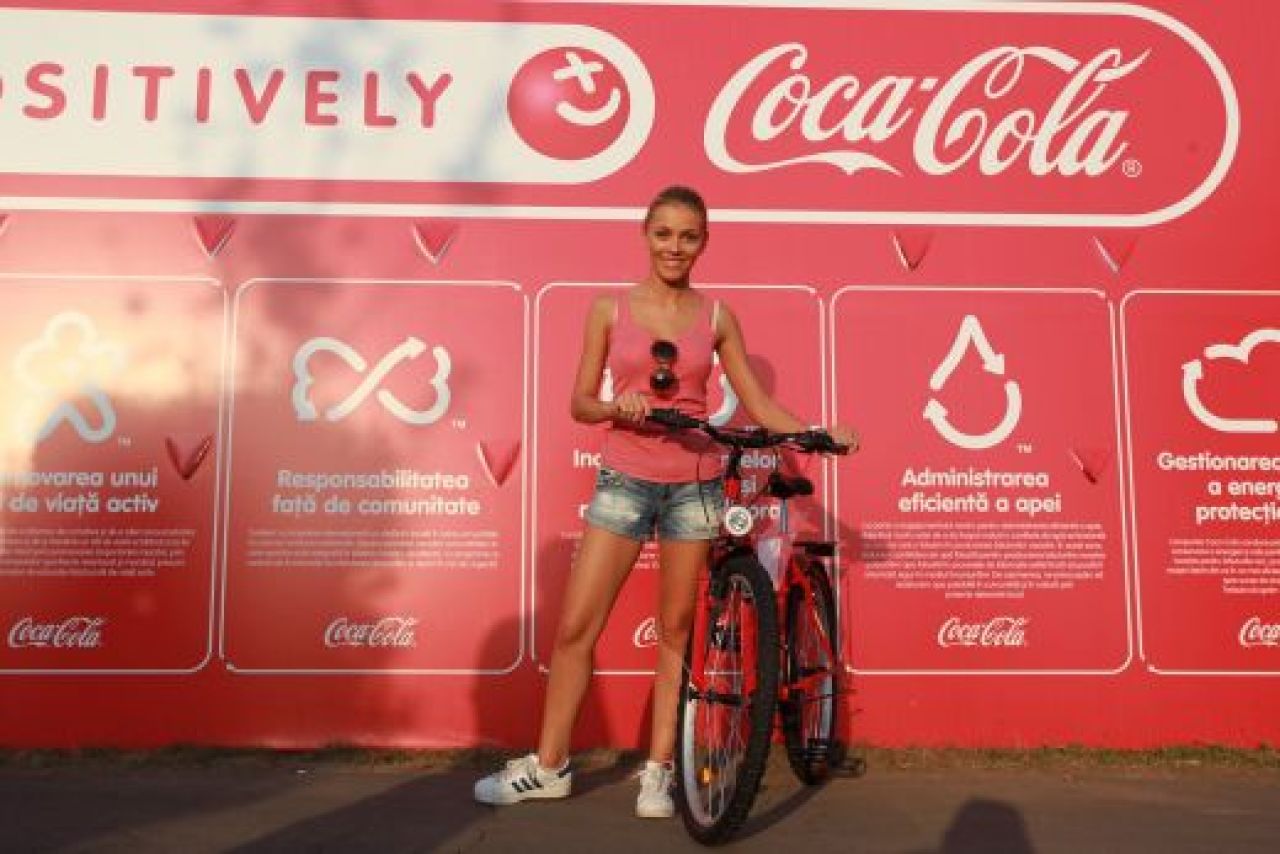 (P) 15.000 de oameni au alergat dupa o bicicleta rosie! Vezi cati au prins-o!_1