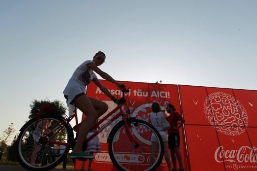(P) 15.000 de oameni au alergat dupa o bicicleta rosie! Vezi cati au prins-o!_3