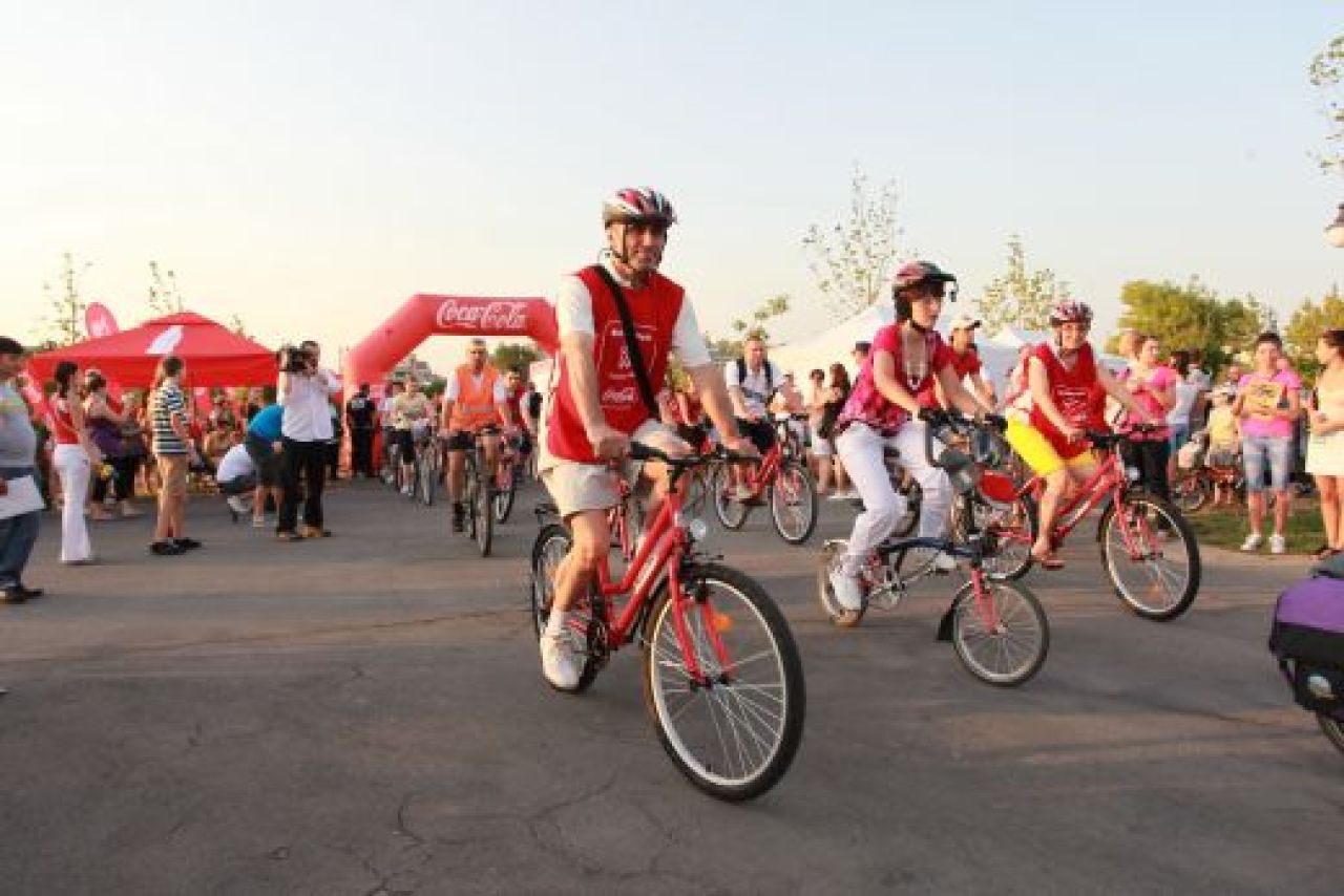(P) 15.000 de oameni au alergat dupa o bicicleta rosie! Vezi cati au prins-o!_6