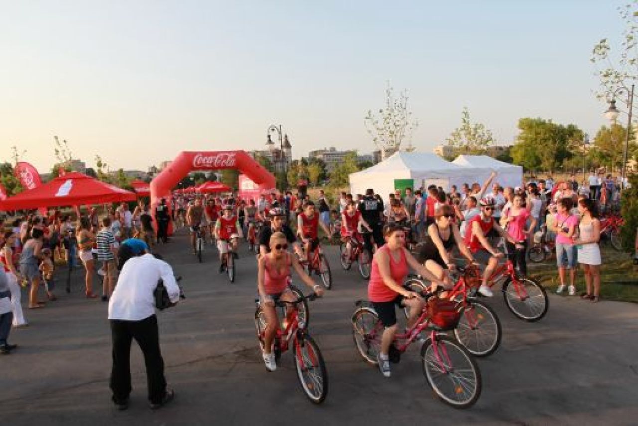 (P) 15.000 de oameni au alergat dupa o bicicleta rosie! Vezi cati au prins-o!_7