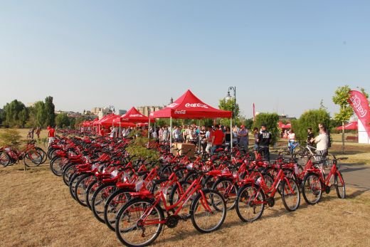 (P) 15.000 de oameni au alergat dupa o bicicleta rosie! Vezi cati au prins-o!_8