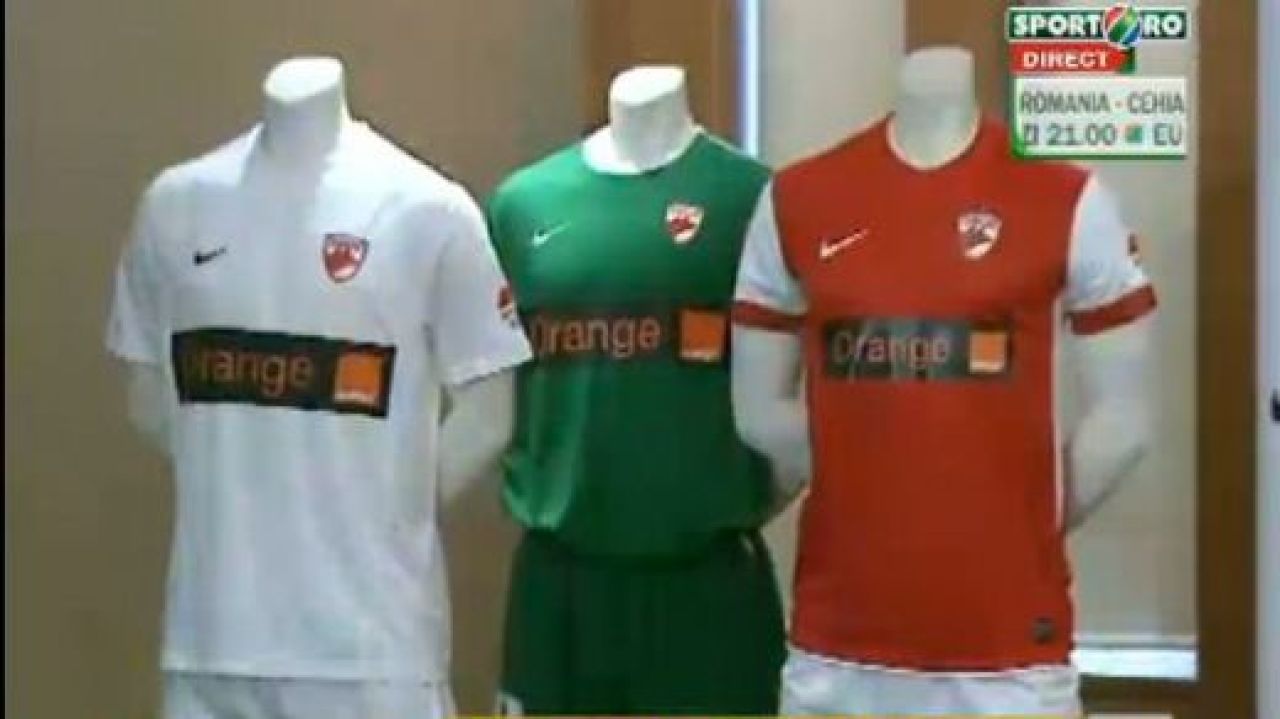 FOTO: Dinamo si-a prezentat astazi echipamentul pentru noul sezon!_1