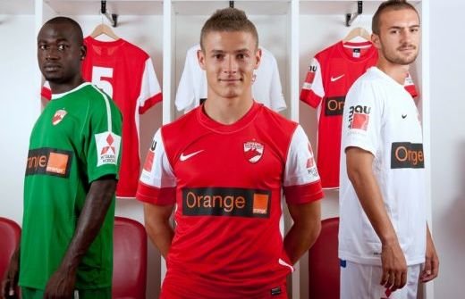 FOTO: Dinamo si-a prezentat astazi echipamentul pentru noul sezon!_2