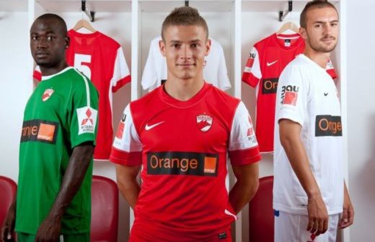FOTO: Dinamo si-a prezentat astazi echipamentul pentru noul sezon!_2