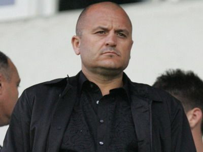 Toata noaptea am visat ca ma tavaleam in pat cu Basescu si Boc, stiam ca o sa fie zi neagra! Cosmarul lui Mititelu: Nimeni nu-mi ia echipa!