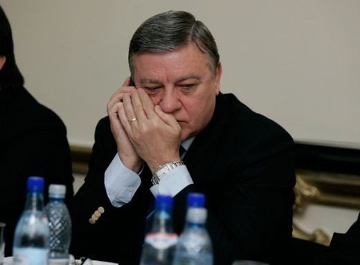 SMS de amenintare pentru Mircea Sandu: De cancer ai scapat, dar de mine nu scapi niciodata!