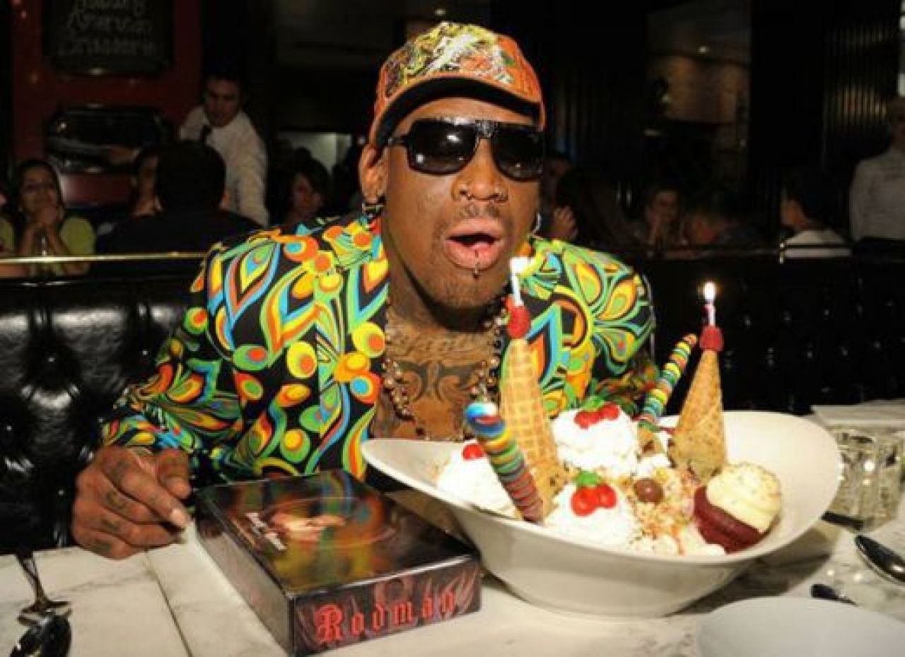 FOTO: Credeai ca le-a facut pe toate? Dennis Rodman SOCHEAZA din nou! Asta e ultima NEBUNIE a legendei NBA:_1