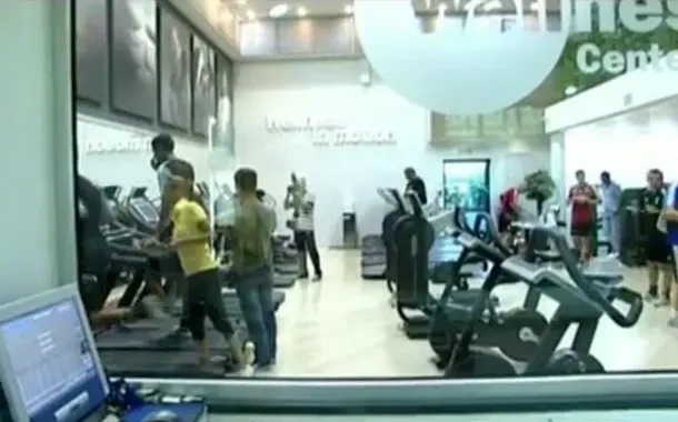 VIDEO: Mutu nu e doar vedeta Cesenei, ci si a sponsorului italienilor! Cum le-a luat romanul fata colegilor: