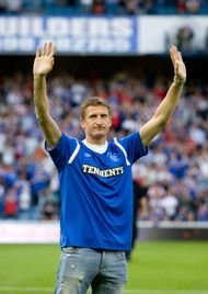 FOTO / Goian a fost prezentat pe legendarul IBROX Park! Toti fanii se roaga de el sa joace! Vezi cand va debuta!_2