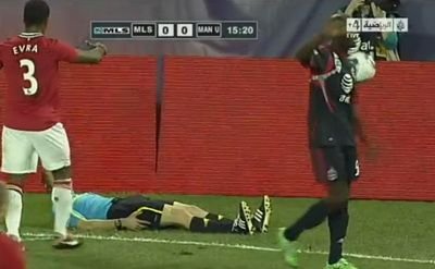 VIDEO: Faza de CASCADORII RASULUI in ultimul meci al lui Man United! Cum l-a dat pe spate Evra pe tusier: