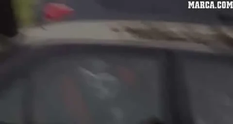 VIDEO DEMENTIAL! Vezi cum si-a tunat Usain Bolt super masina: are TELEVIZOR in portbagaj, neoane si difuzoare gigant