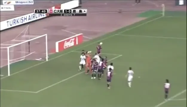 Cel mai oportunist atacant s-a intalnit cu un portar tulburat! A iesit o faza GENIALA!