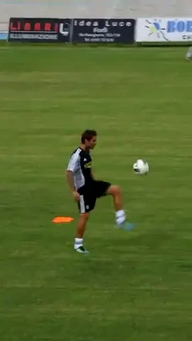 SUPER VIDEO! Mutu i-a ametit pe italienii de la Cesena! Vezi cum il imita pe Ronaldinho la antrenamente