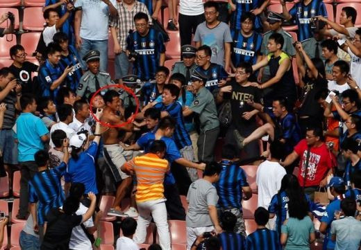 Scene NEBUNE! Ce s-ar intampla daca un stelist ar fi prins in peluza dinamovista? L-AR DEZBRACA pe loc! FOTO_2