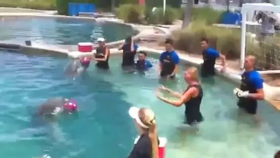 Valdes a luat gol de la un delfin!