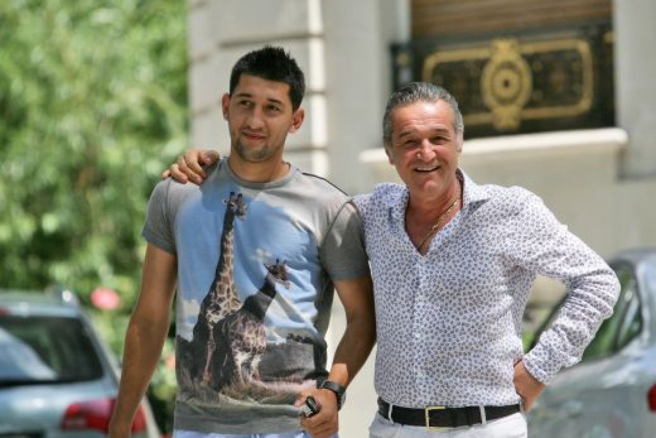 IMAGINE FABULOASA! Tricoul pe care Florin Costea a ales sa il poarte cand a semnat cu Steaua! Ce spun apropiatii:_1