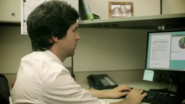 Ai probleme la locul de munca? Uite cum le rezolva un luptator in CUSCA! SUPER VIDEO