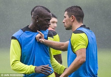 Balotelli e cel mai mare SCANDALAGIU din fotbal! S-a luat din nou la bataie cu un coleg la antrenament!_3