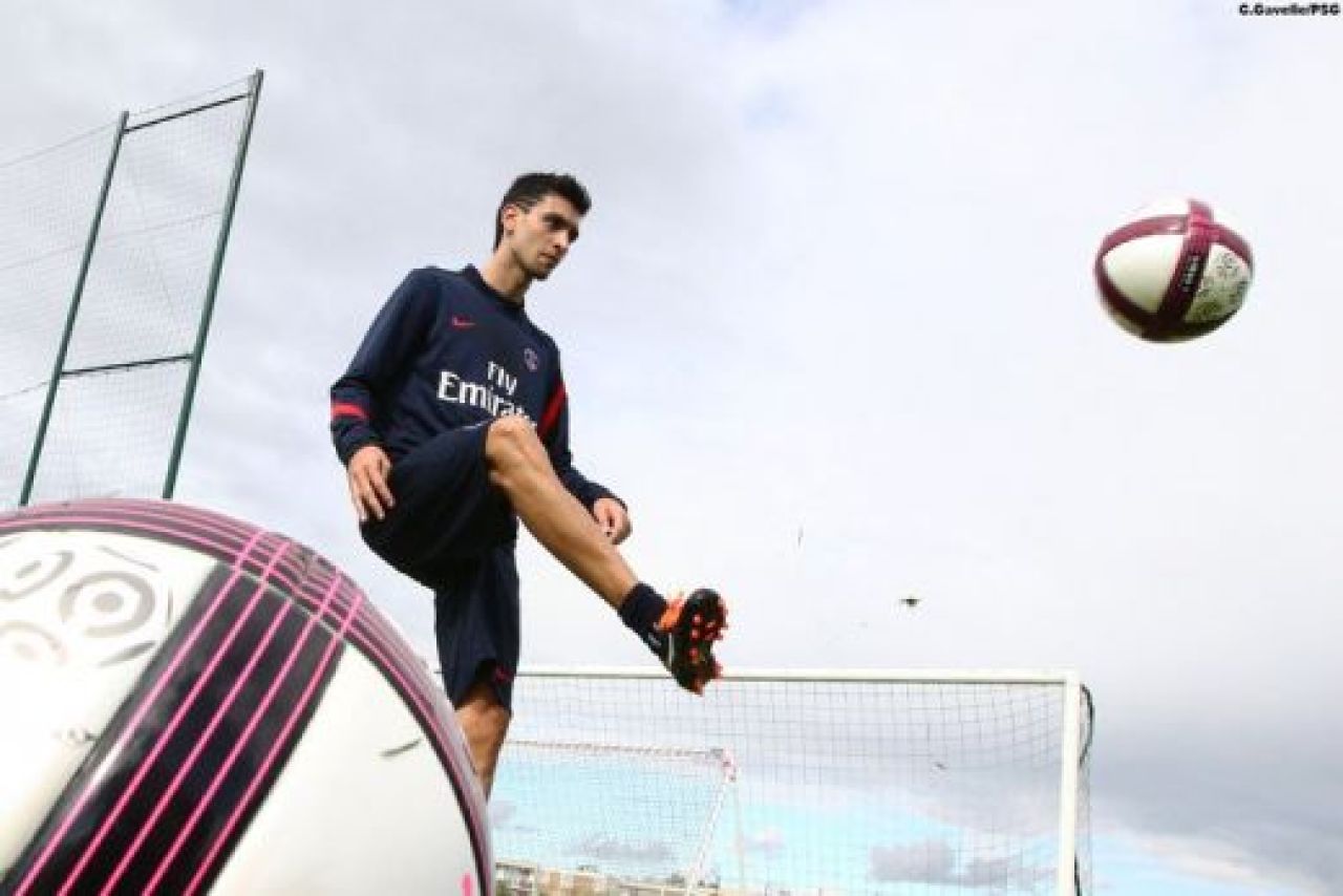 VIDEO El e omul de 42 de mil care trebuie sa aduca Liga la Paris! Pastore e COMOARA miliardarilor de la PSG! Cum l-au primit fanii:_2
