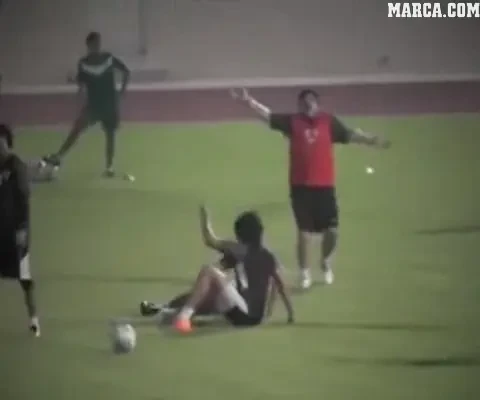 VIDEO SENZATIE! Maradona joaca murdar la Al Wasl: I-a invatat pe jucatori cum sa simuleze
