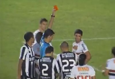 VIDEO: Primul jucator care a fugit de la Arsenal a facut un fault CRIMINAL in Brazilia! Rivaldo a incercat sa-l salveze!