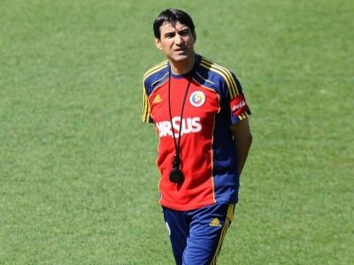 Cel mai tanar antrenor care a luat titlul in Liga I se ia de Piturca: Si beti ii bagam pe Mutu si Tamas! Sper ca Piti nu e fraier sa-si dea cu tesla-n c***e