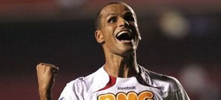 VIDEO! Rivaldo a reusit cel mai ciudat gol din cariera! Nici el nu a inteles cum a intrat mingea in poarta