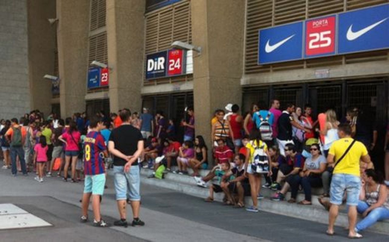VIDEO: Fabregas a sarutat stema si le-a facut o declaratie impresionanta fanilor! Ce numar va purta idolul pe care Barca il cauta de 8 ani!_3