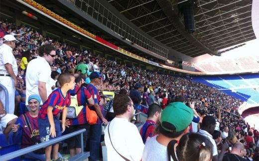 VIDEO: Fabregas a sarutat stema si le-a facut o declaratie impresionanta fanilor! Ce numar va purta idolul pe care Barca il cauta de 8 ani!_4