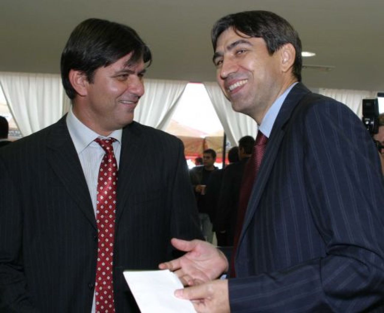 SUPERFOTO: Noptile nedormite ale lui Victor Piturca! Care nopti nedormite?! Faci diferenta intre o poza din '98 si una din 2011?_1
