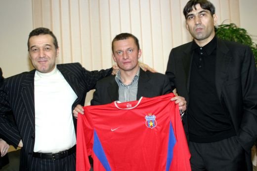 SUPERFOTO: Noptile nedormite ale lui Victor Piturca! Care nopti nedormite?! Faci diferenta intre o poza din '98 si una din 2011?_2