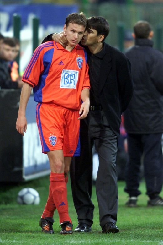 SUPERFOTO: Noptile nedormite ale lui Victor Piturca! Care nopti nedormite?! Faci diferenta intre o poza din '98 si una din 2011?_8