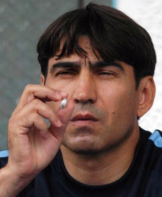 SUPERFOTO: Noptile nedormite ale lui Victor Piturca! Care nopti nedormite?! Faci diferenta intre o poza din '98 si una din 2011?_13