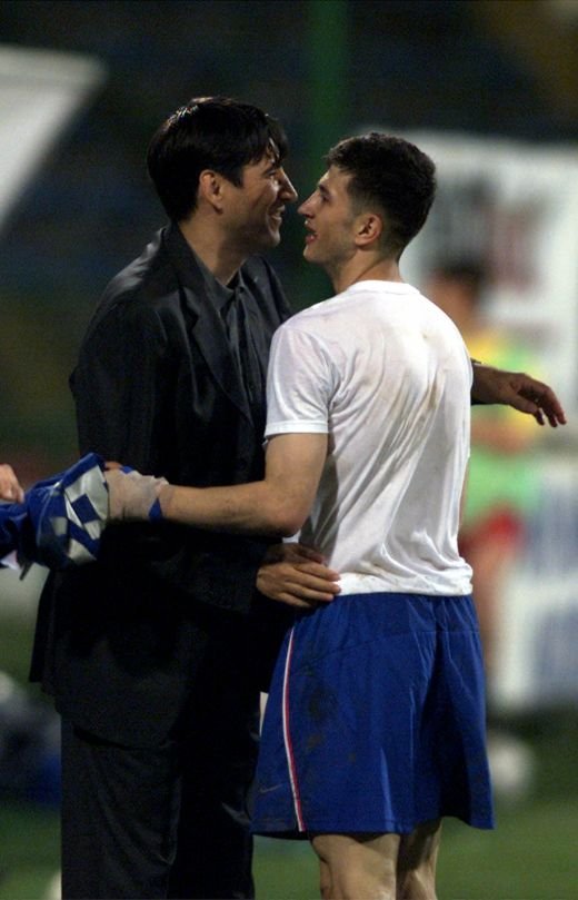 SUPERFOTO: Noptile nedormite ale lui Victor Piturca! Care nopti nedormite?! Faci diferenta intre o poza din '98 si una din 2011?_14