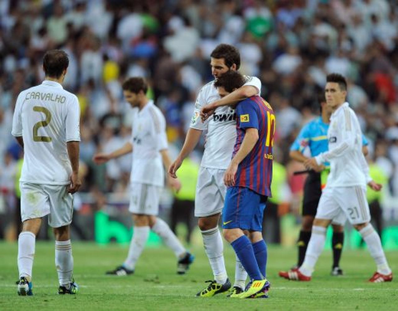VIDEO: Barca, super campioana cu super scandal! Barca 3-2 Real: dubla Messi, 3 eliminati si final cu BATAIE_2