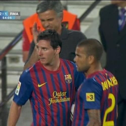 FOTO! Mourinho, gest incredibil in timpul Supercupei cu Barca: le-a facut semn lui Messi si Dani Alves ca PUT!